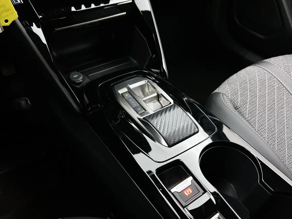 SUV Allure Hybrid 145pk Automaat | Navigatie | 360° Camera | Climate Control | Adaptieve Cruise Control | Parkeersensoren v+a | Dodehoeksensor | Draadloze Apple Carplay / Android Auto | Dig