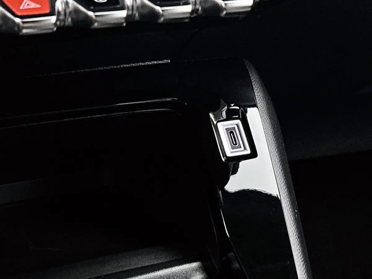 SUV Allure Hybrid 145pk Automaat | Navigatie | 360° Camera | Climate Control | Adaptieve Cruise Control | Parkeersensoren v+a | Dodehoeksensor | Draadloze Apple Carplay / Android Auto | Dig