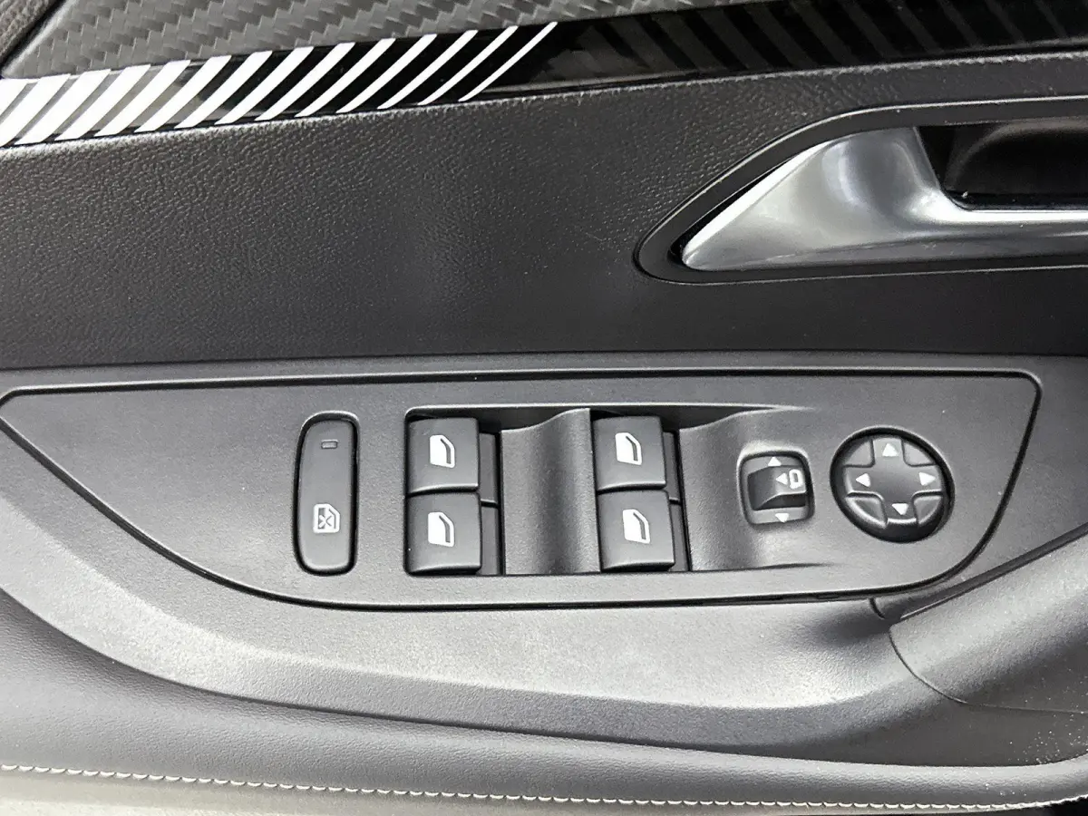 SUV Allure Hybrid 145pk Automaat | Navigatie | 360° Camera | Climate Control | Adaptieve Cruise Control | Parkeersensoren v+a | Dodehoeksensor | Draadloze Apple Carplay / Android Auto | Dig