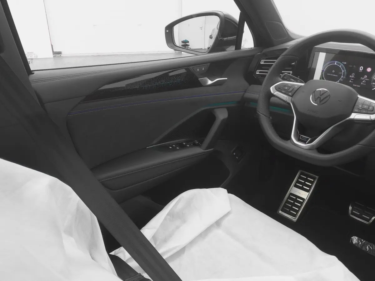 1.5 eHybrid R-Line NEW | PANO | 360° | HUD | ADAPTIVE | STOELMASSAGE | STOEL- EN STUURVERW. | TREKHAAK