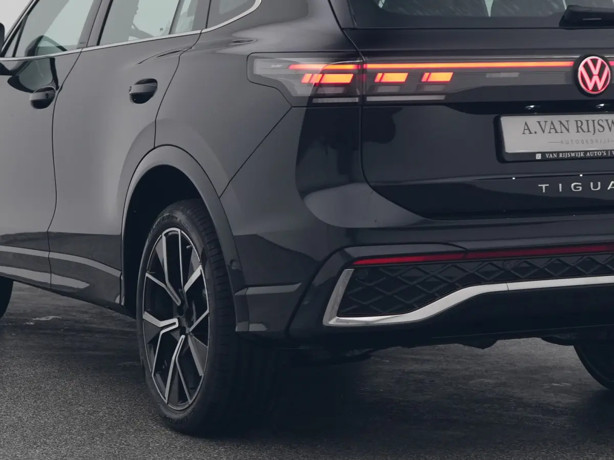 1.5 eHybrid R-Line NEW | PANO | 360° | HUD | ADAPTIVE | STOELMASSAGE | STOEL- EN STUURVERW. | TREKHAAK