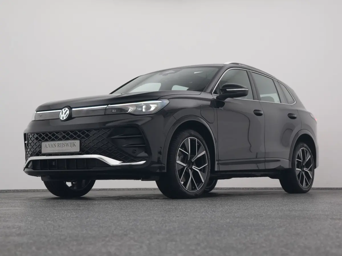 1.5 eHybrid R-Line NEW | PANO | 360° | HUD | ADAPTIVE | STOELMASSAGE | STOEL- EN STUURVERW. | TREKHAAK