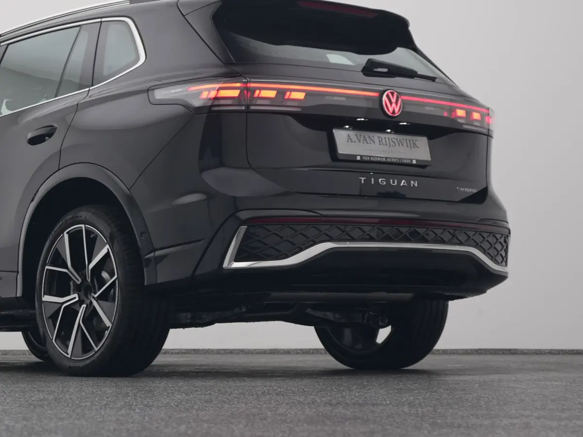 1.5 eHybrid R-Line NEW | PANO | 360° | HUD | ADAPTIVE | STOELMASSAGE | STOEL- EN STUURVERW. | TREKHAAK