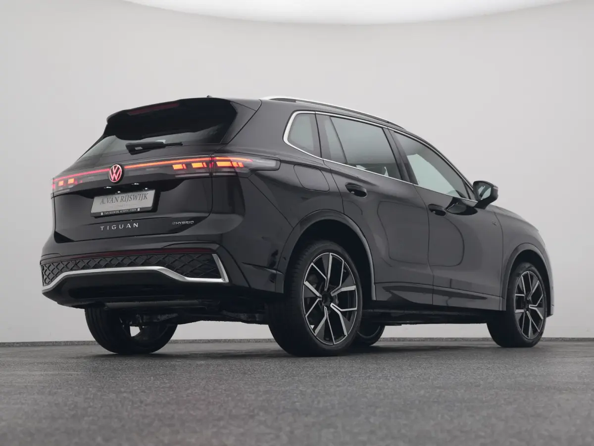 1.5 eHybrid R-Line NEW | PANO | 360° | HUD | ADAPTIVE | STOELMASSAGE | STOEL- EN STUURVERW. | TREKHAAK