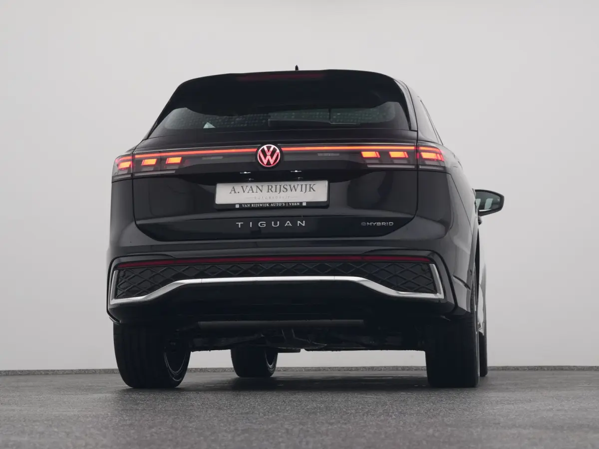1.5 eHybrid R-Line NEW | PANO | 360° | HUD | ADAPTIVE | STOELMASSAGE | STOEL- EN STUURVERW. | TREKHAAK