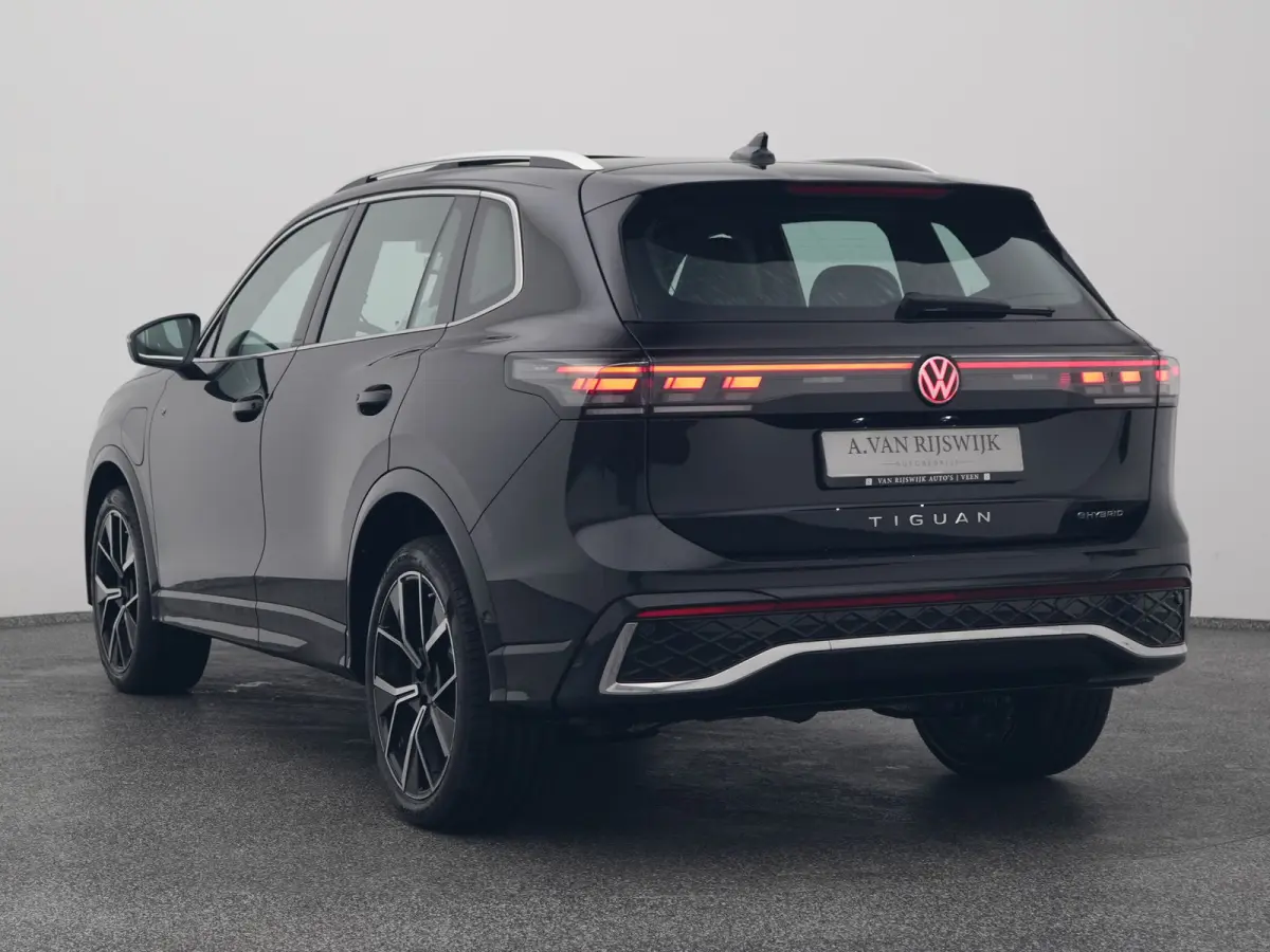 1.5 eHybrid R-Line NEW | PANO | 360° | HUD | ADAPTIVE | STOELMASSAGE | STOEL- EN STUURVERW. | TREKHAAK
