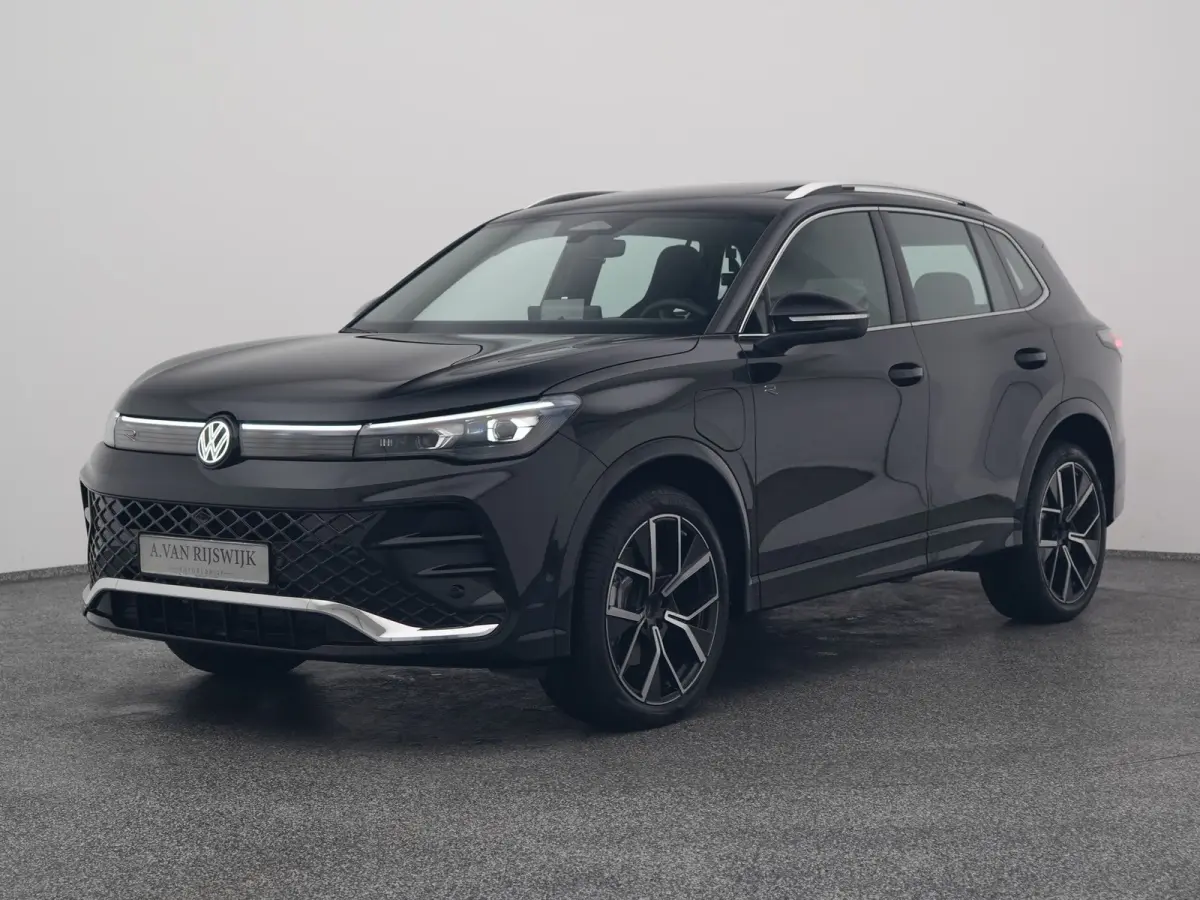 1.5 eHybrid R-Line NEW | PANO | 360° | HUD | ADAPTIVE | STOELMASSAGE | STOEL- EN STUURVERW. | TREKHAAK