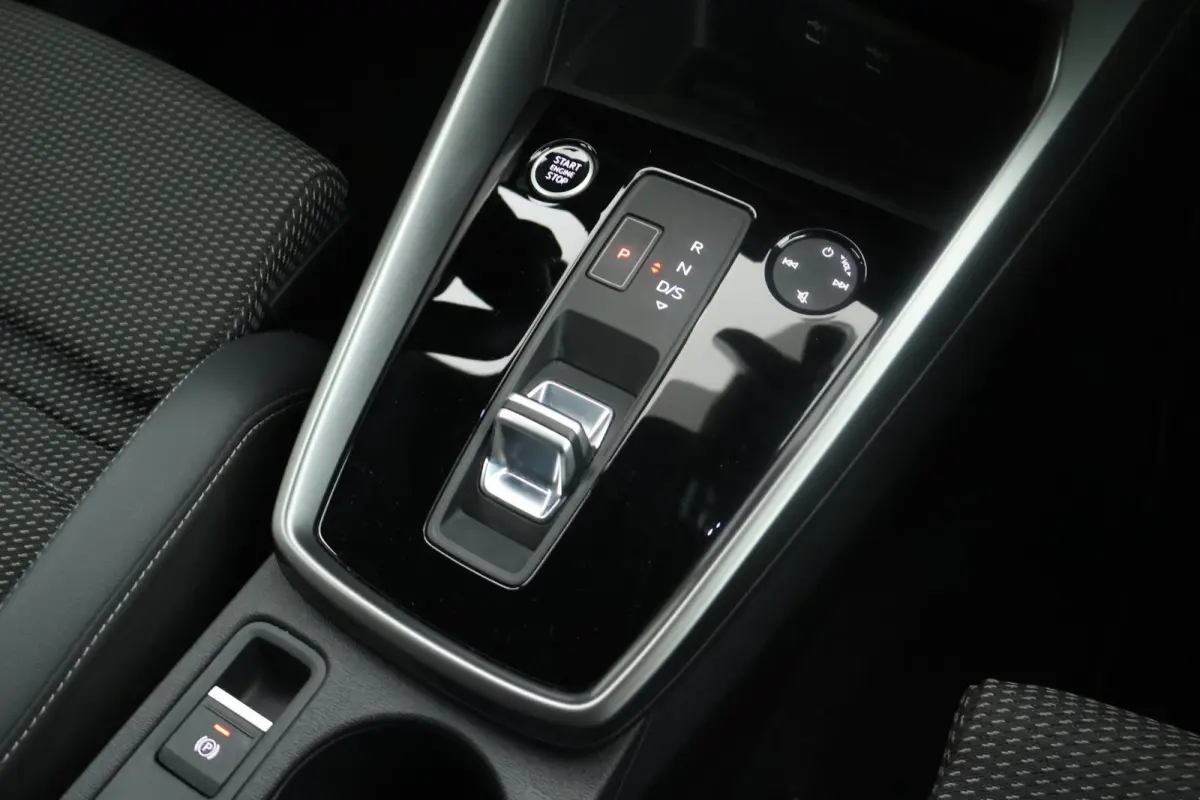 30 TFSI 110pk S edition LED Keyless Navigatie Climate control Carplay 2x S-Line