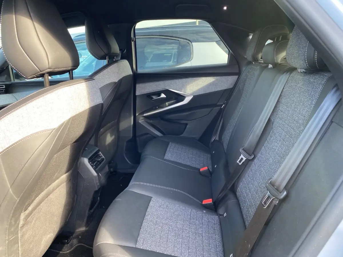 1.2 Hybrid 145 Allure tot 8 Jaar Garantie! | Achteruitrijcamera | Navigatie | Draadloos Apple Carplay & Android Auto | !!