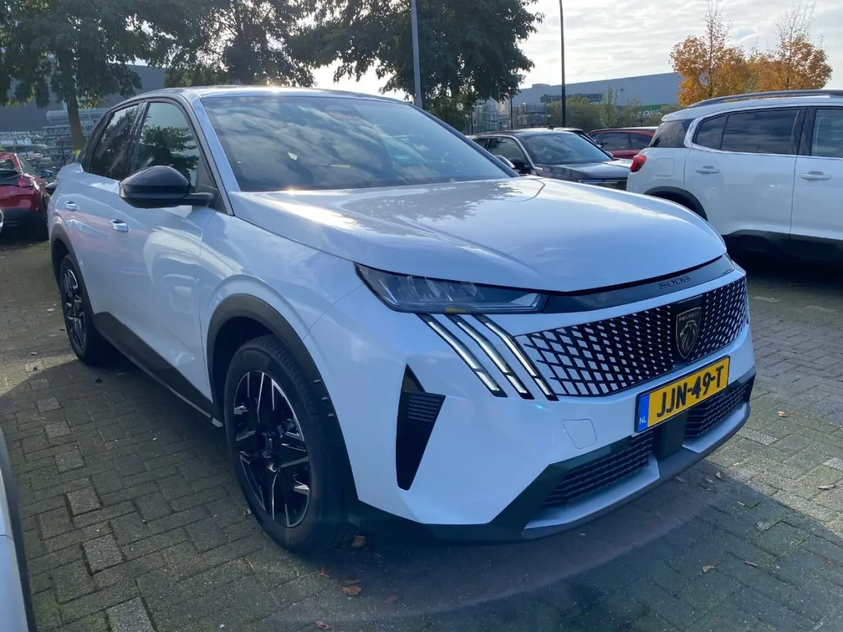 1.2 Hybrid 145 Allure tot 8 Jaar Garantie! | Achteruitrijcamera | Navigatie | Draadloos Apple Carplay & Android Auto | !!