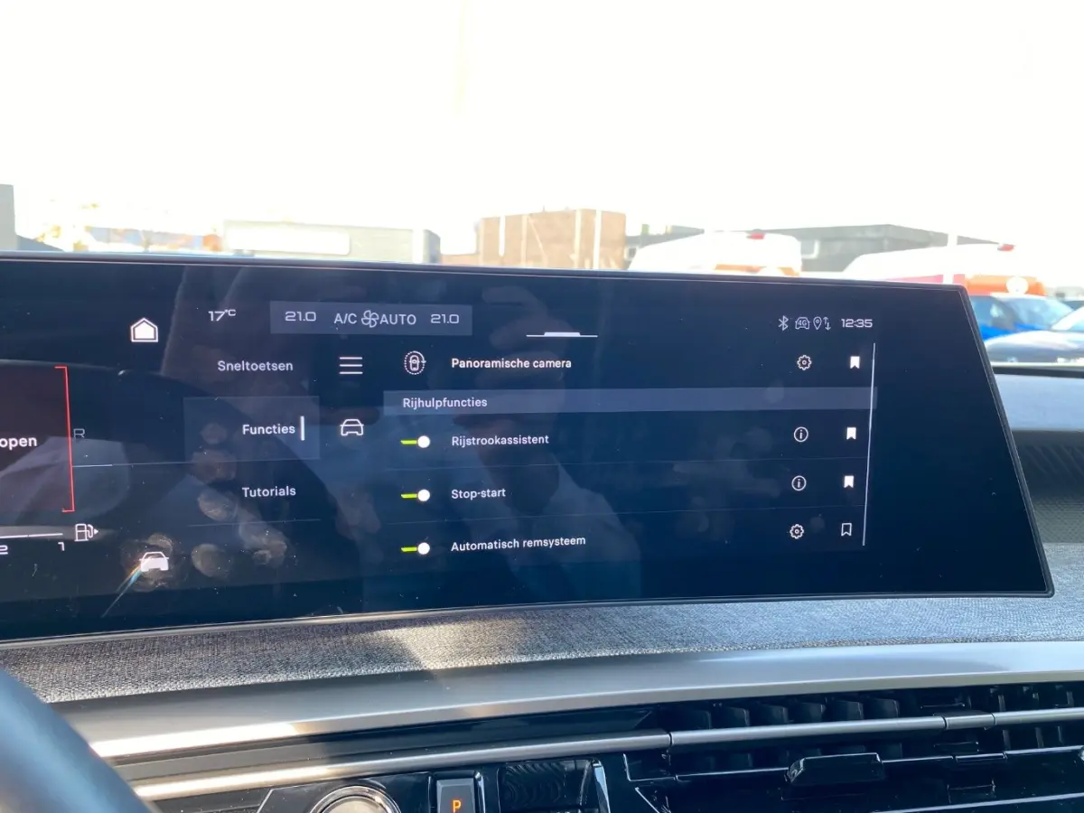 1.2 Hybrid 145 Allure tot 8 Jaar Garantie! | Achteruitrijcamera | Navigatie | Draadloos Apple Carplay & Android Auto | !!