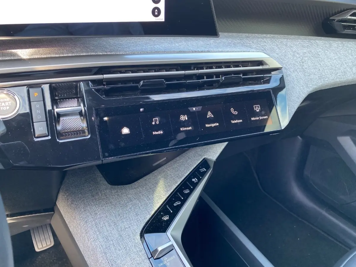 1.2 Hybrid 145 Allure tot 8 Jaar Garantie! | Achteruitrijcamera | Navigatie | Draadloos Apple Carplay & Android Auto | !!