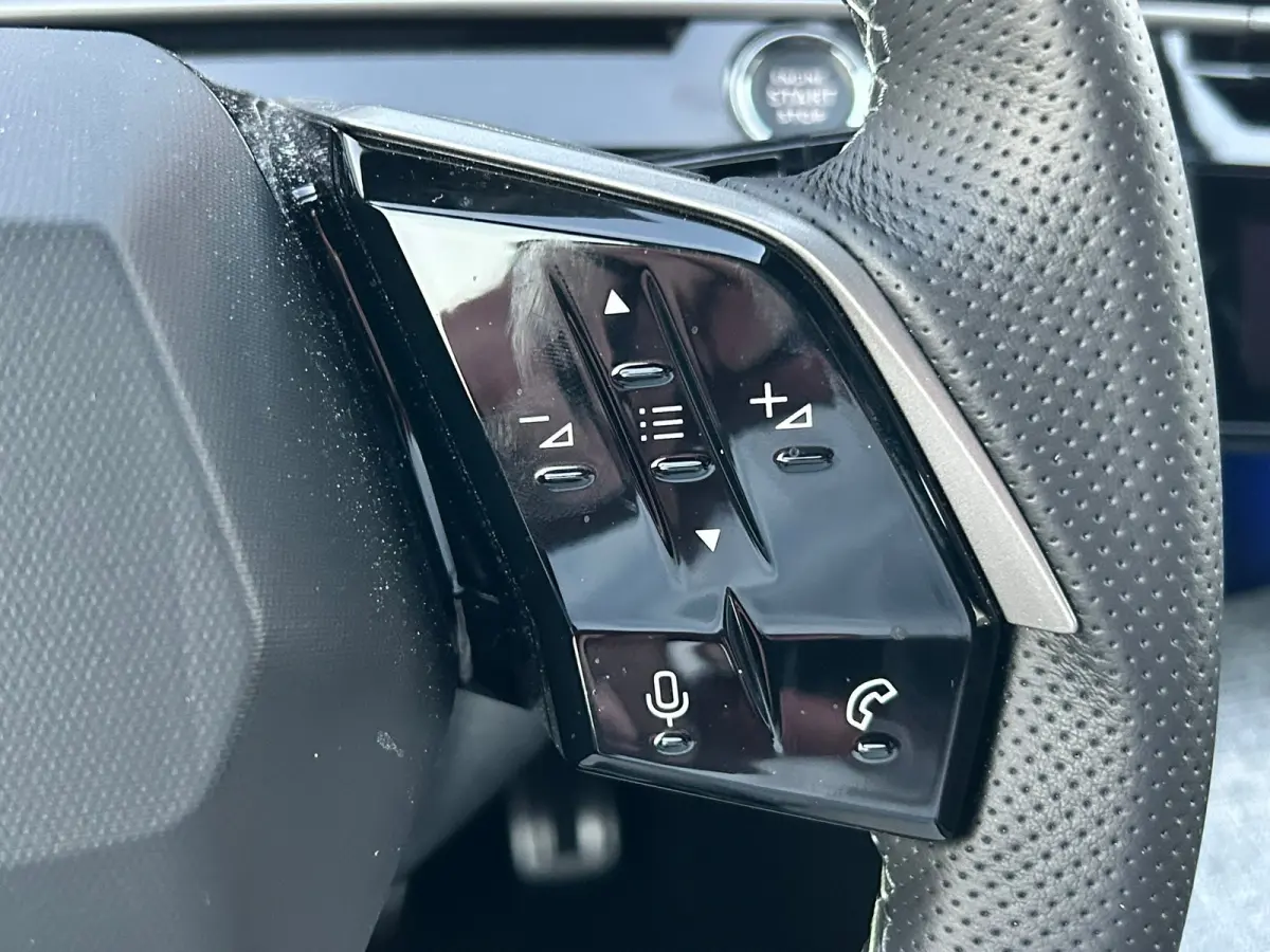 1.6 plug-in Hybrid 195 GT 20" Lichtmetaal | Focal | Massage | 360° camera | Adaptive Cruise | 7,4 kW lader | Achterstoelen verwarmd | Achteruitrij assistent