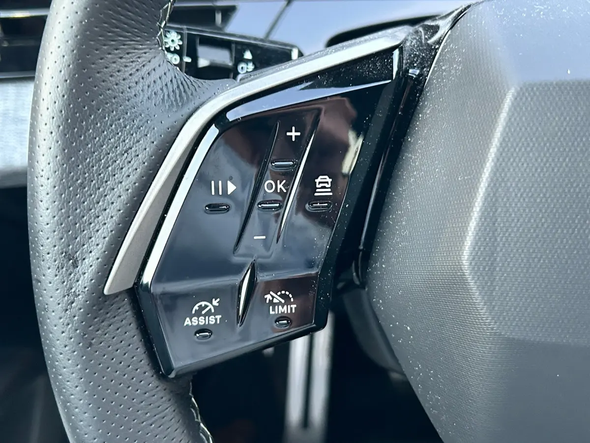 1.6 plug-in Hybrid 195 GT 20" Lichtmetaal | Focal | Massage | 360° camera | Adaptive Cruise | 7,4 kW lader | Achterstoelen verwarmd | Achteruitrij assistent