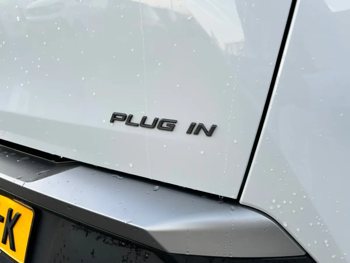 1.6 plug-in Hybrid 195 GT 20" Lichtmetaal | Focal | Massage | 360° camera | Adaptive Cruise | 7,4 kW lader | Achterstoelen verwarmd | Achteruitrij assistent