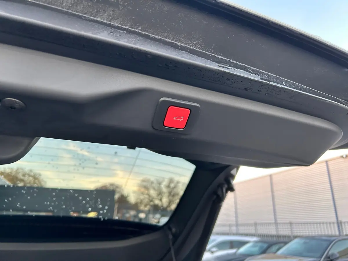1.6 plug-in Hybrid 195 GT 20" Lichtmetaal | Focal | Massage | 360° camera | Adaptive Cruise | 7,4 kW lader | Achterstoelen verwarmd | Achteruitrij assistent