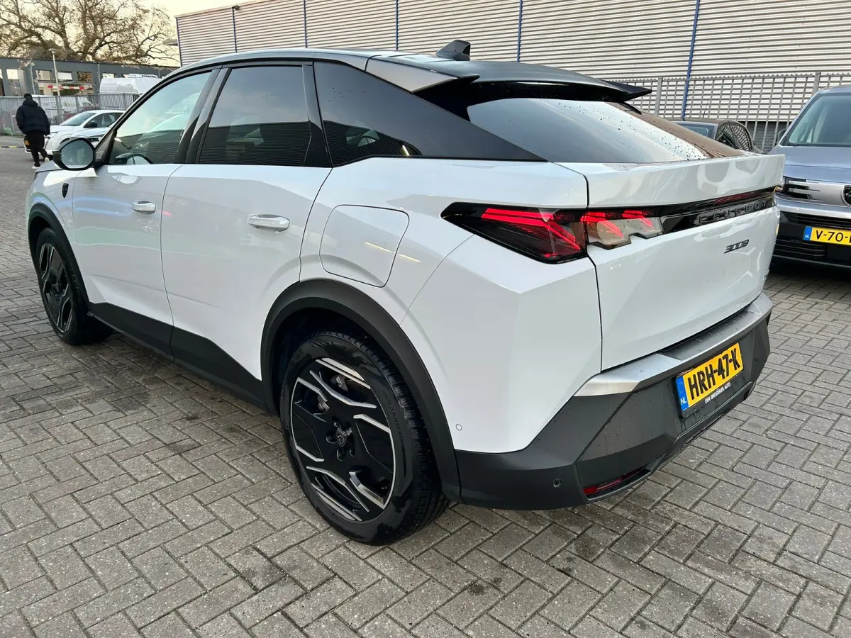 1.6 plug-in Hybrid 195 GT 20" Lichtmetaal | Focal | Massage | 360° camera | Adaptive Cruise | 7,4 kW lader | Achterstoelen verwarmd | Achteruitrij assistent
