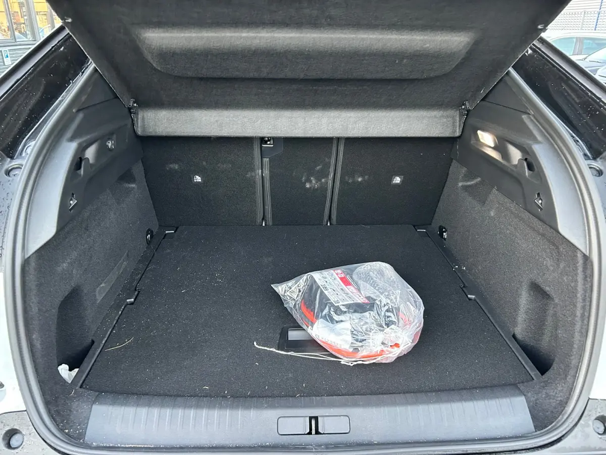 1.6 plug-in Hybrid 195 GT 20" Lichtmetaal | Focal | Massage | 360° camera | Adaptive Cruise | 7,4 kW lader | Achterstoelen verwarmd | Achteruitrij assistent