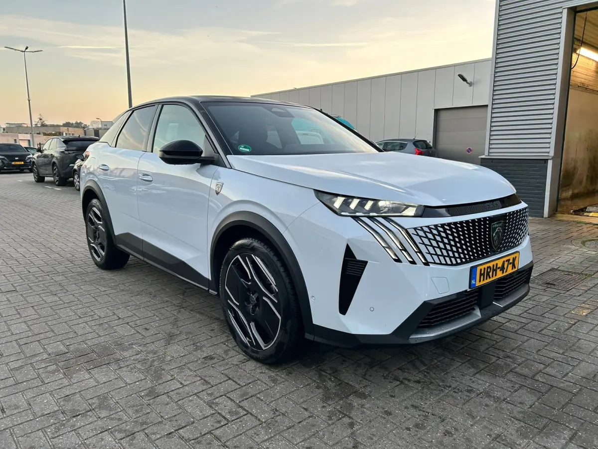 1.6 plug-in Hybrid 195 GT 20" Lichtmetaal | Focal | Massage | 360° camera | Adaptive Cruise | 7,4 kW lader | Achterstoelen verwarmd | Achteruitrij assistent