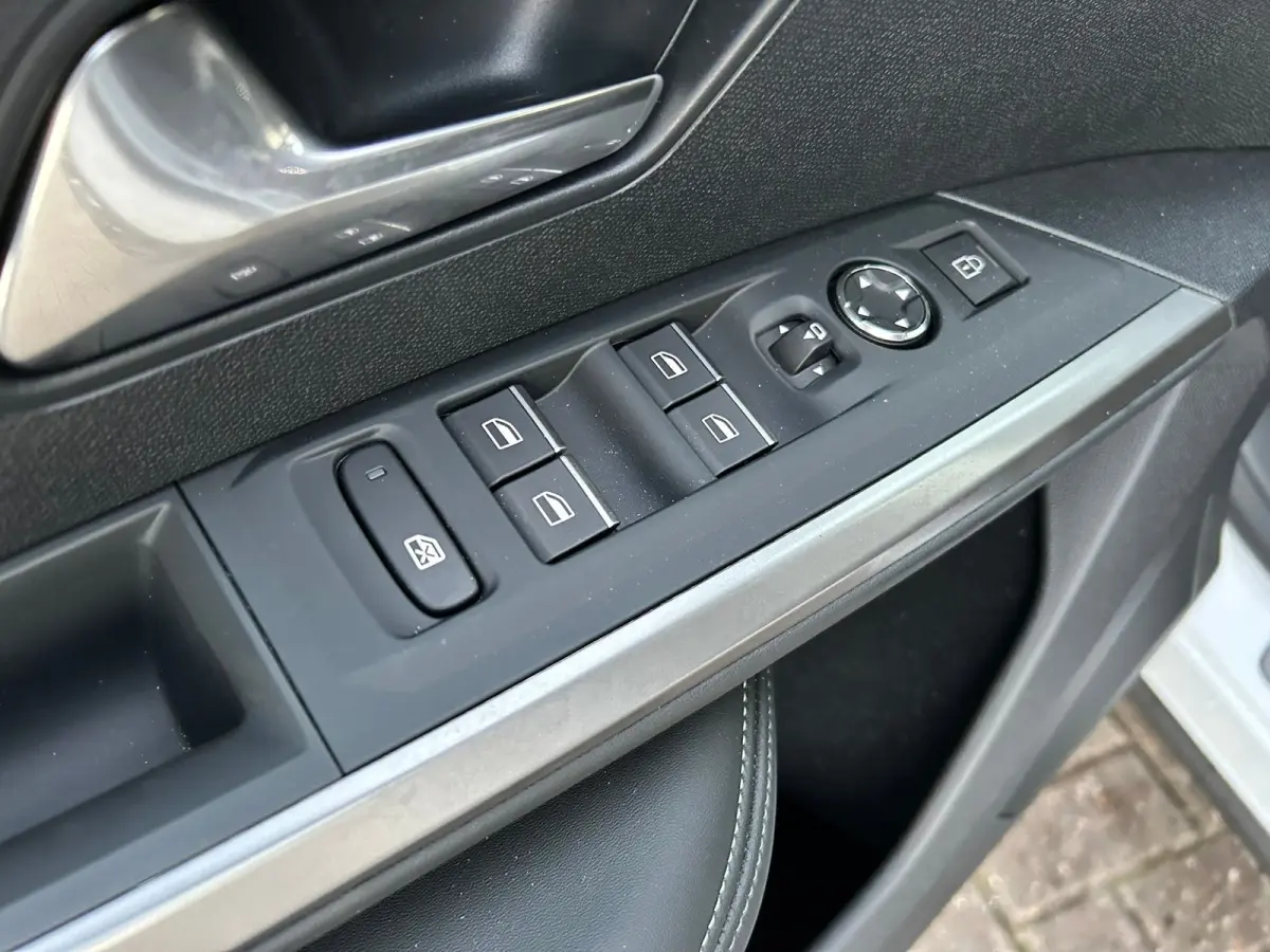 1.6 plug-in Hybrid 195 GT 20" Lichtmetaal | Focal | Massage | 360° camera | Adaptive Cruise | 7,4 kW lader | Achterstoelen verwarmd | Achteruitrij assistent