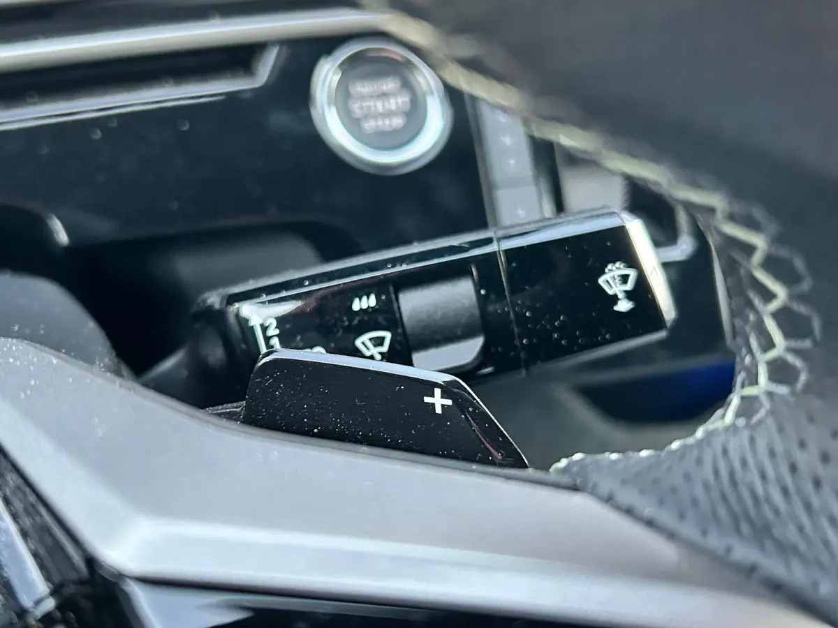 1.6 plug-in Hybrid 195 GT 20" Lichtmetaal | Focal | Massage | 360° camera | Adaptive Cruise | 7,4 kW lader | Achterstoelen verwarmd | Achteruitrij assistent