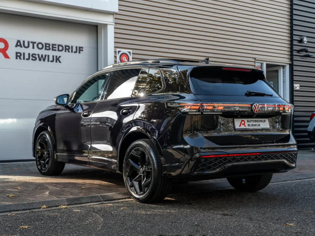 1.5 eTSI R-Line Edition Pano/360/Matrix/Massage