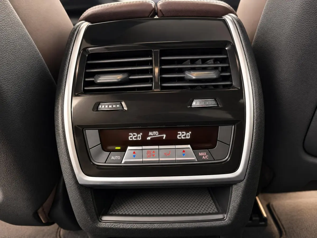 XDrive45e High Executive | M-Sport | Individual | Alcantara | Laser | Trekhaak | SOH 92% | BTW