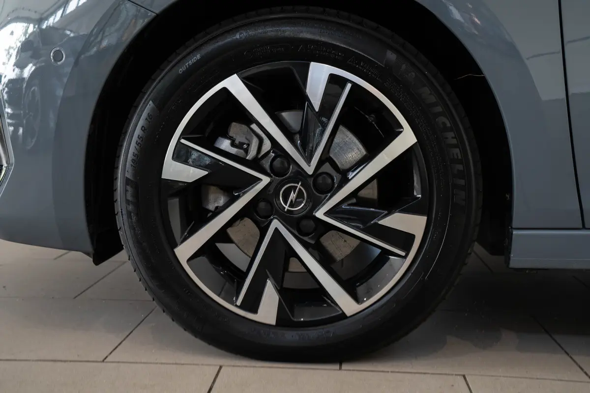 1.2 Turbo Hybrid GS | Camera | Parkeersensoren | Apple Carplay & Android Auto | Dodehoek Detectie | Elektrisch inklapbare Buitenspiegels |