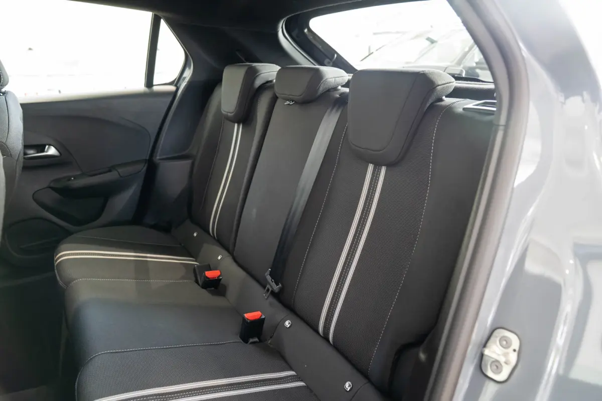 1.2 Turbo Hybrid GS | Camera | Parkeersensoren | Apple Carplay & Android Auto | Dodehoek Detectie | Elektrisch inklapbare Buitenspiegels |