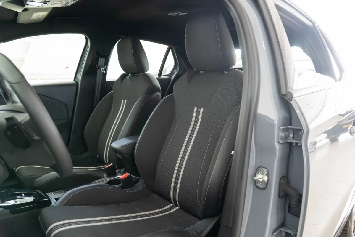 1.2 Turbo Hybrid GS | Camera | Parkeersensoren | Apple Carplay & Android Auto | Dodehoek Detectie | Elektrisch inklapbare Buitenspiegels |