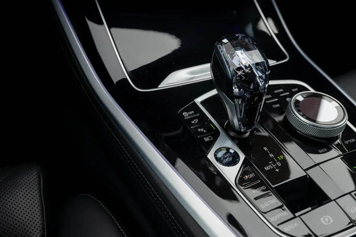 xDrive45e M-Sport Pano Laser Sportuitlaat kleppen