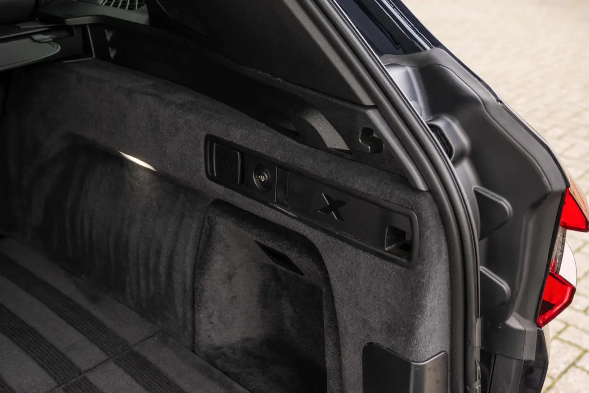 xDrive45e M-Sport Pano Laser Sportuitlaat kleppen