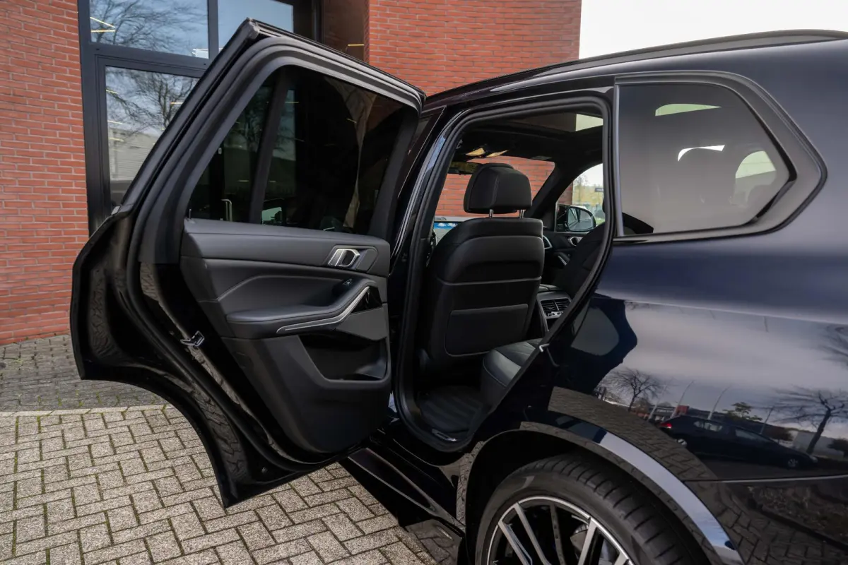 xDrive45e M-Sport Pano Laser Sportuitlaat kleppen