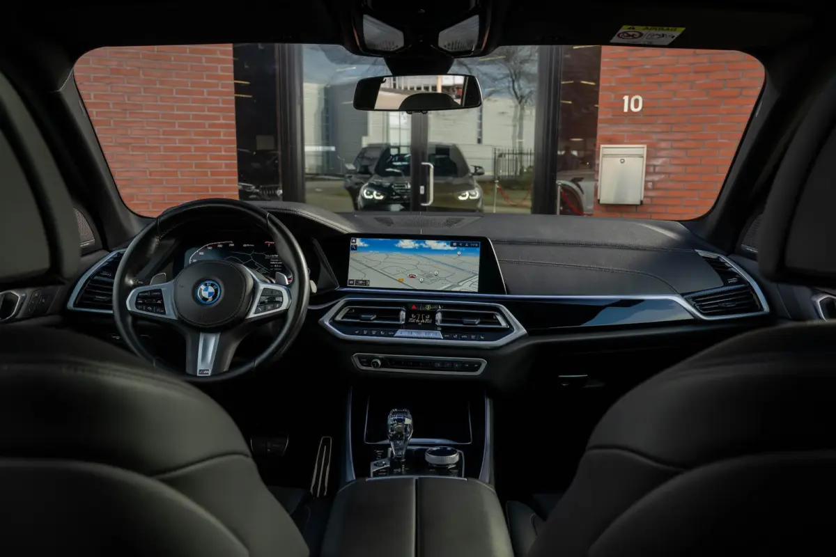 xDrive45e M-Sport Pano Laser Sportuitlaat kleppen