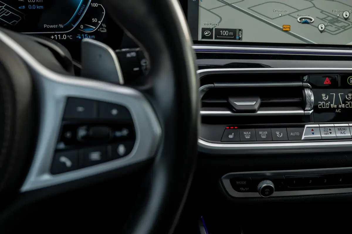 xDrive45e M-Sport Pano Laser Sportuitlaat kleppen