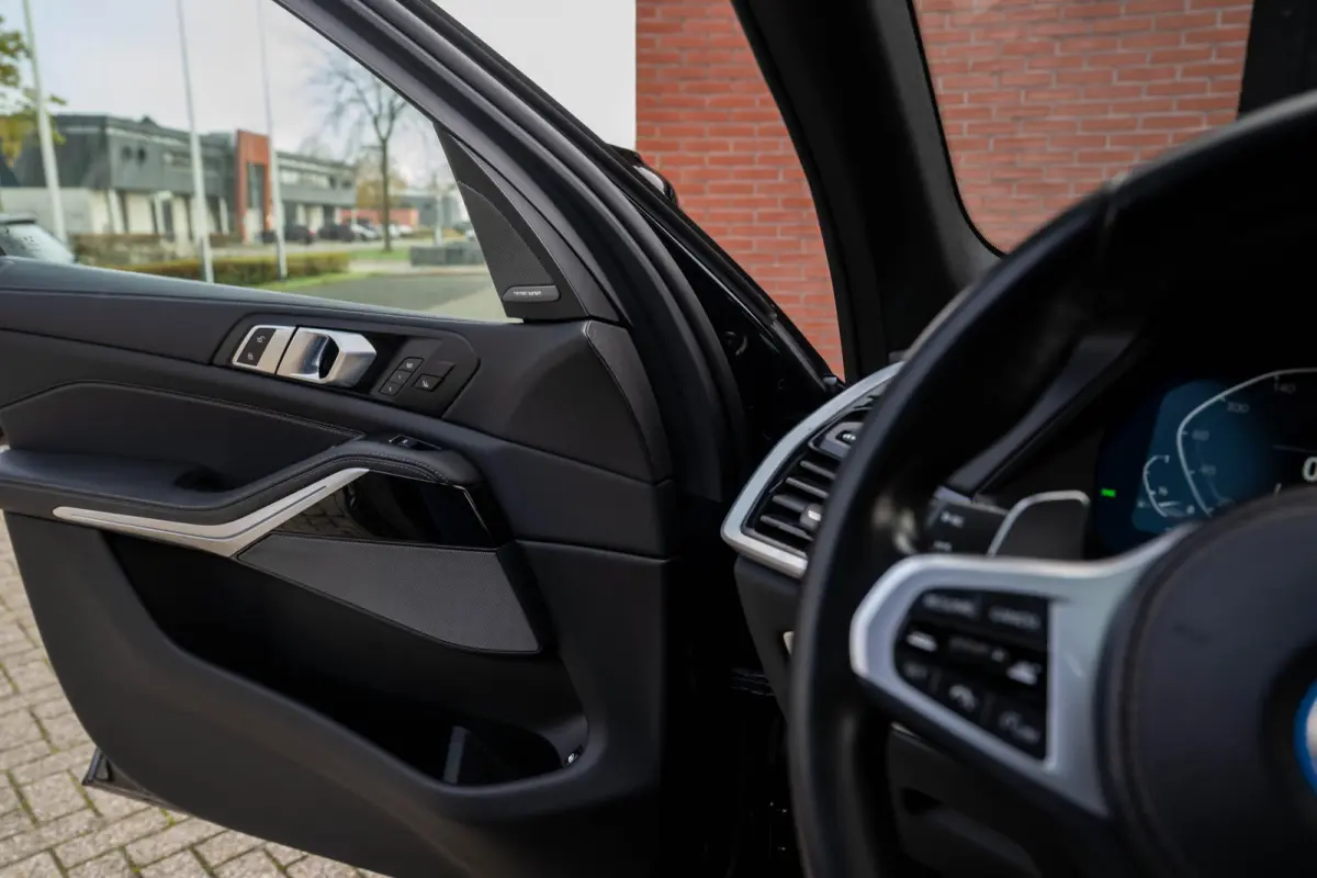 xDrive45e M-Sport Pano Laser Sportuitlaat kleppen
