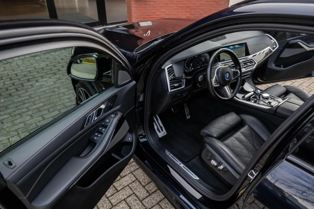 xDrive45e M-Sport Pano Laser Sportuitlaat kleppen