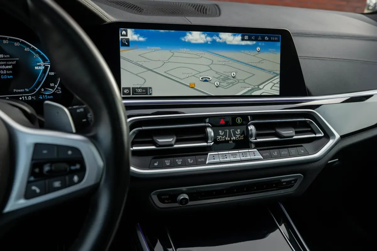 xDrive45e M-Sport Pano Laser Sportuitlaat kleppen