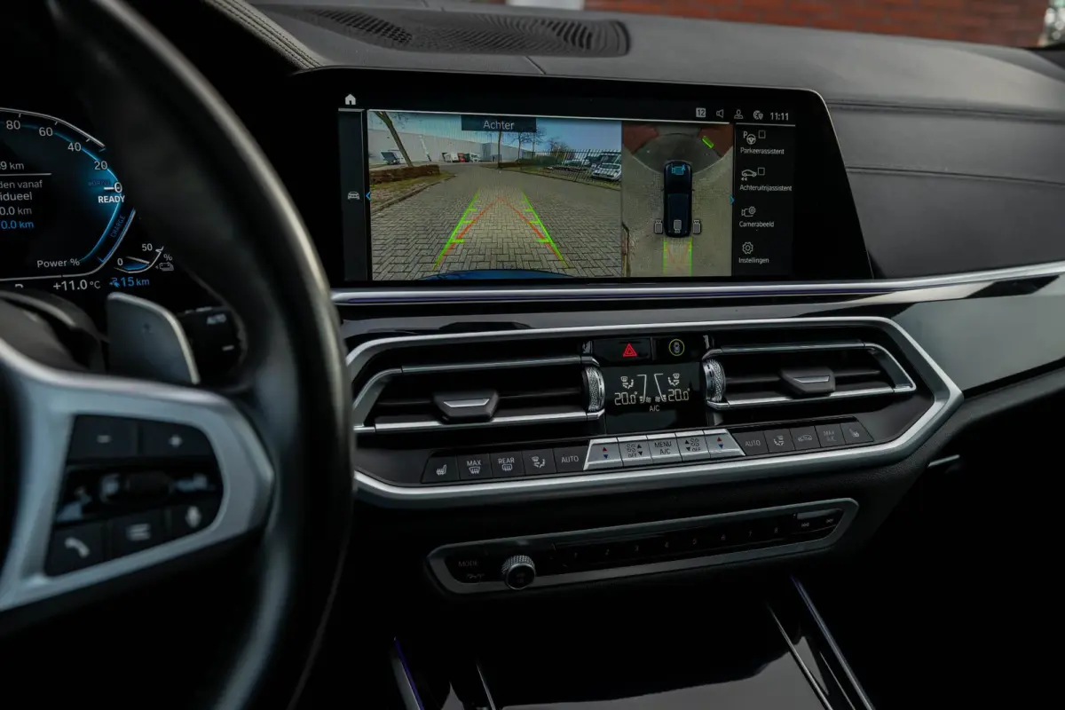 xDrive45e M-Sport Pano Laser Sportuitlaat kleppen