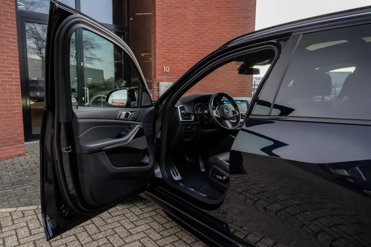 xDrive45e M-Sport Pano Laser Sportuitlaat kleppen