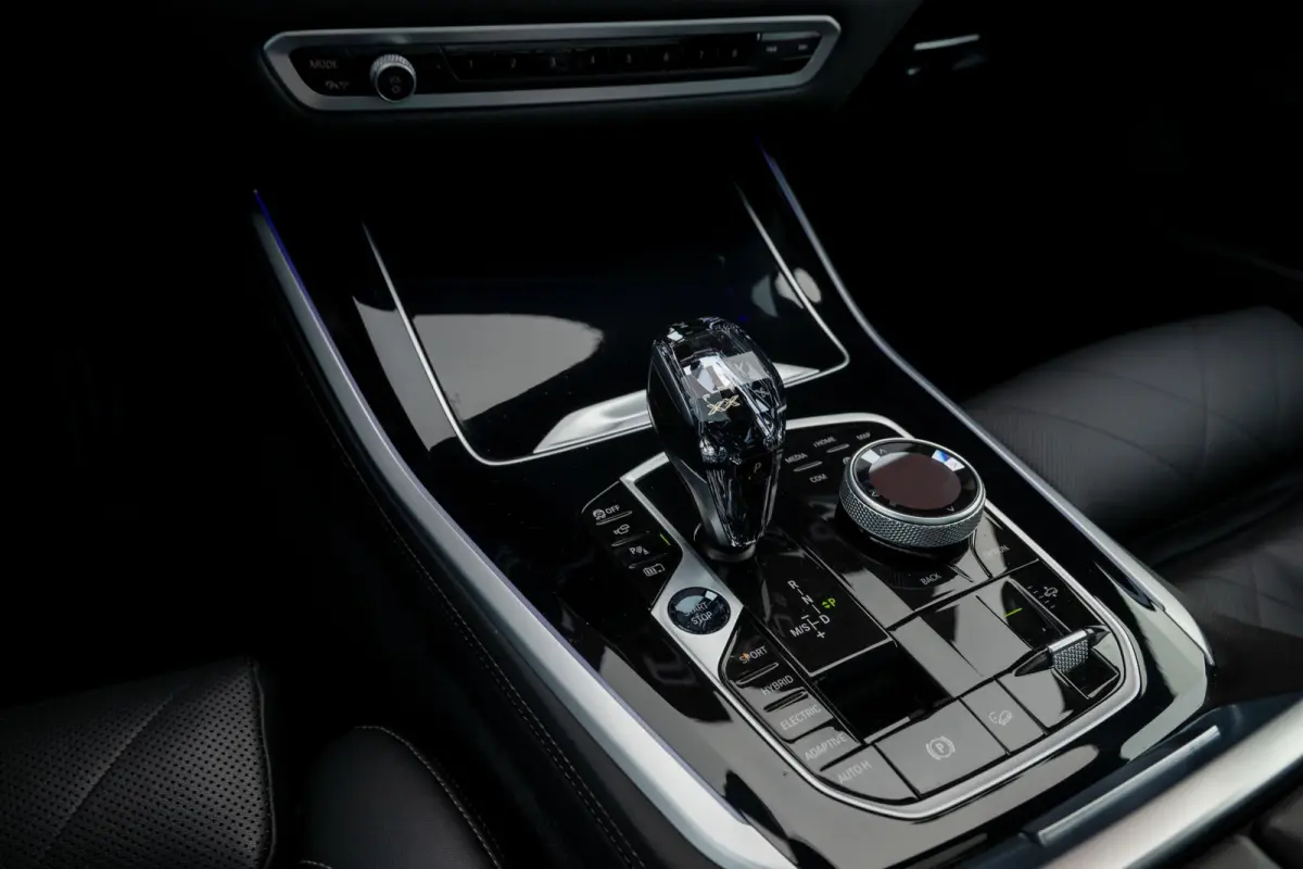 xDrive45e M-Sport Pano Laser Sportuitlaat kleppen