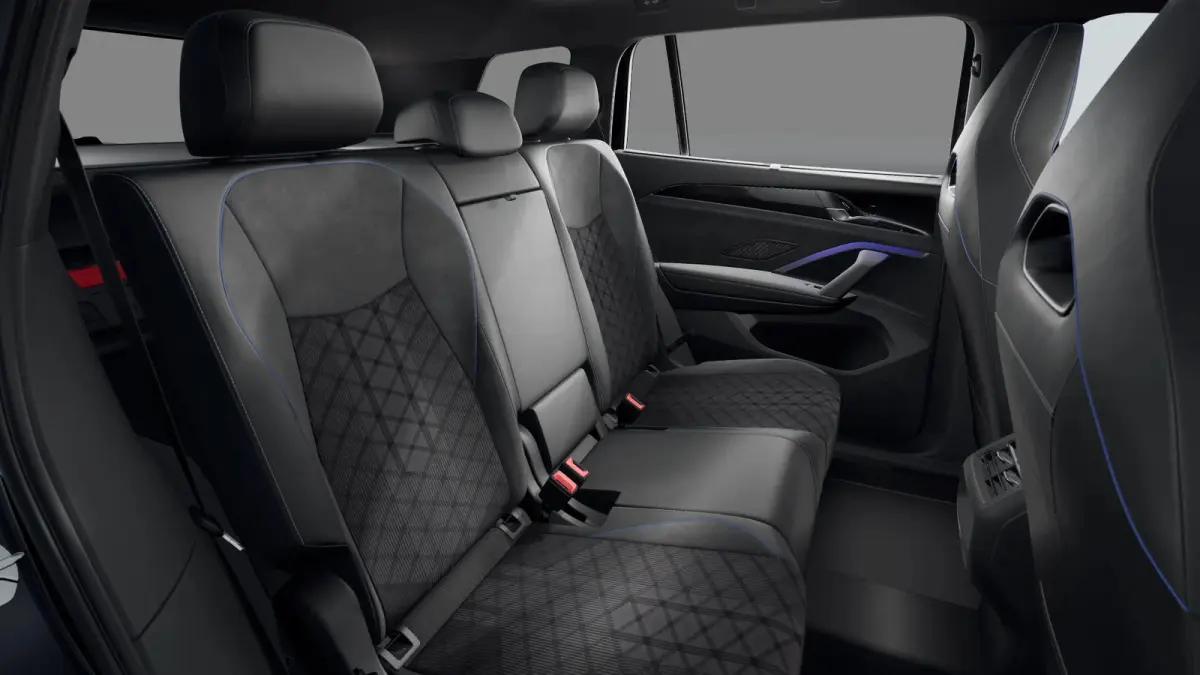 R-Line | 'App-Connect' draadloze smartphone integratie | Automatische afstandsregeling (Adaptive Cruise Control) | Black Style Pakket