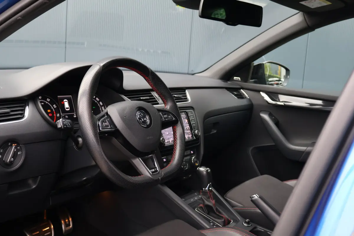2.0 TSI RS Automaat | Stoelverwarming | DAB+ | Keyless | Elektrische Achterklep | Xenon