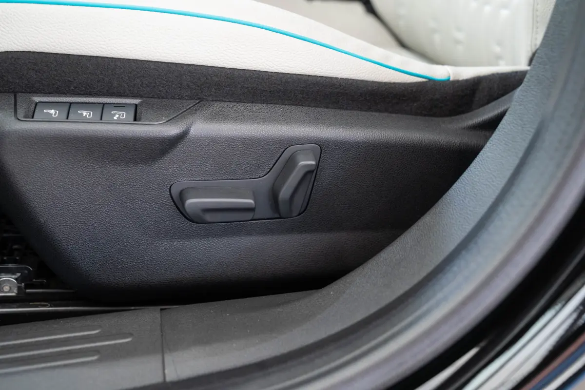 1.2 Hybrid 145PK La Prima | Tot 8 Jaar Garantie | Camera | Parkeersensoren | Navigatie | Elektrische Achterklep | Stoelverwarming |