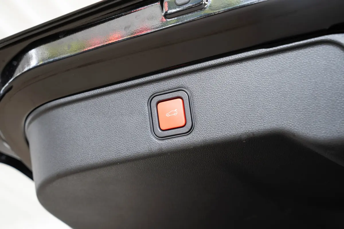 1.2 Hybrid 145PK La Prima | Tot 8 Jaar Garantie | Camera | Parkeersensoren | Navigatie | Elektrische Achterklep | Stoelverwarming |