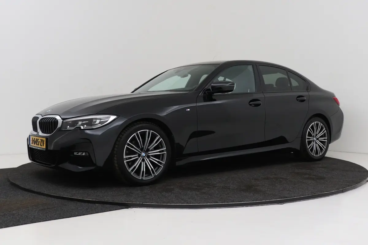 320i High Executive Edition | M-Sport | Org NL | Leer | Sportstoelen | CarPlay | Stoelverwarming | Digital Cockpit |