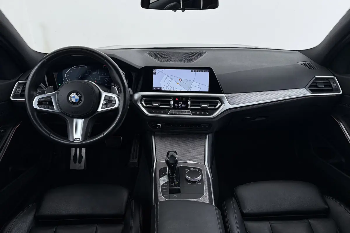 320i High Executive Edition | M-Sport | Org NL | Leer | Sportstoelen | CarPlay | Stoelverwarming | Digital Cockpit |