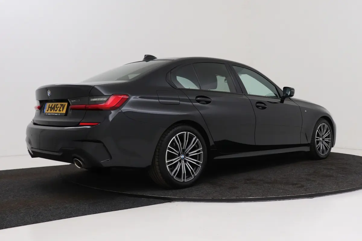 320i High Executive Edition | M-Sport | Org NL | Leer | Sportstoelen | CarPlay | Stoelverwarming | Digital Cockpit |