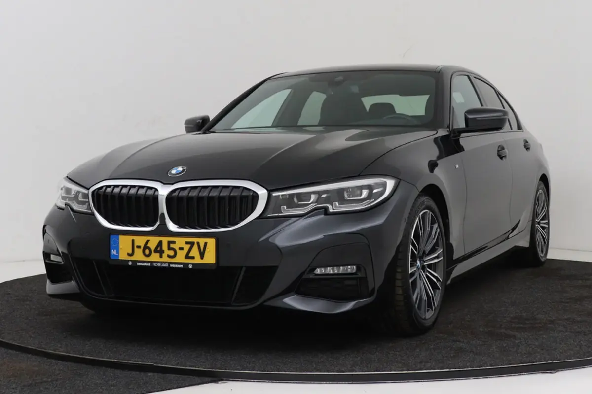 320i High Executive Edition | M-Sport | Org NL | Leer | Sportstoelen | CarPlay | Stoelverwarming | Digital Cockpit |