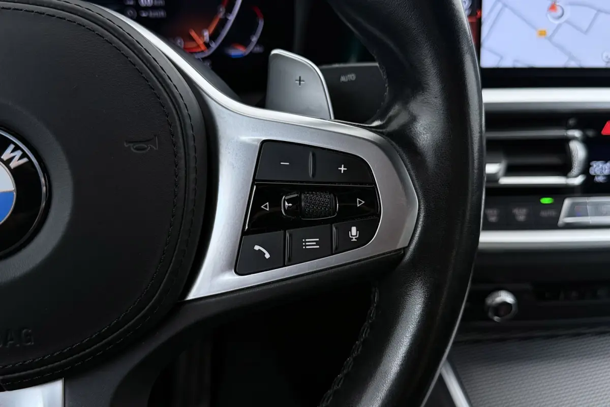 320i High Executive Edition | M-Sport | Org NL | Leer | Sportstoelen | CarPlay | Stoelverwarming | Digital Cockpit |